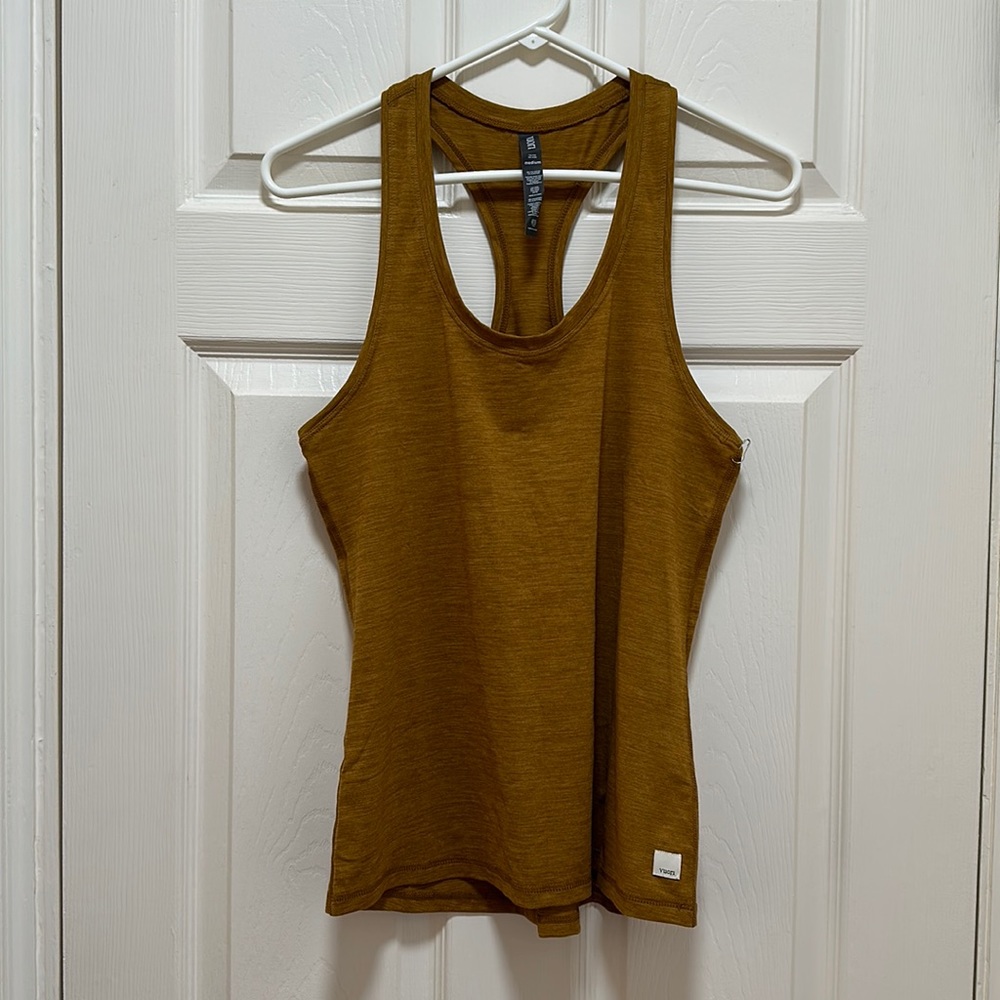 Vuori women’s tank top medium golden color